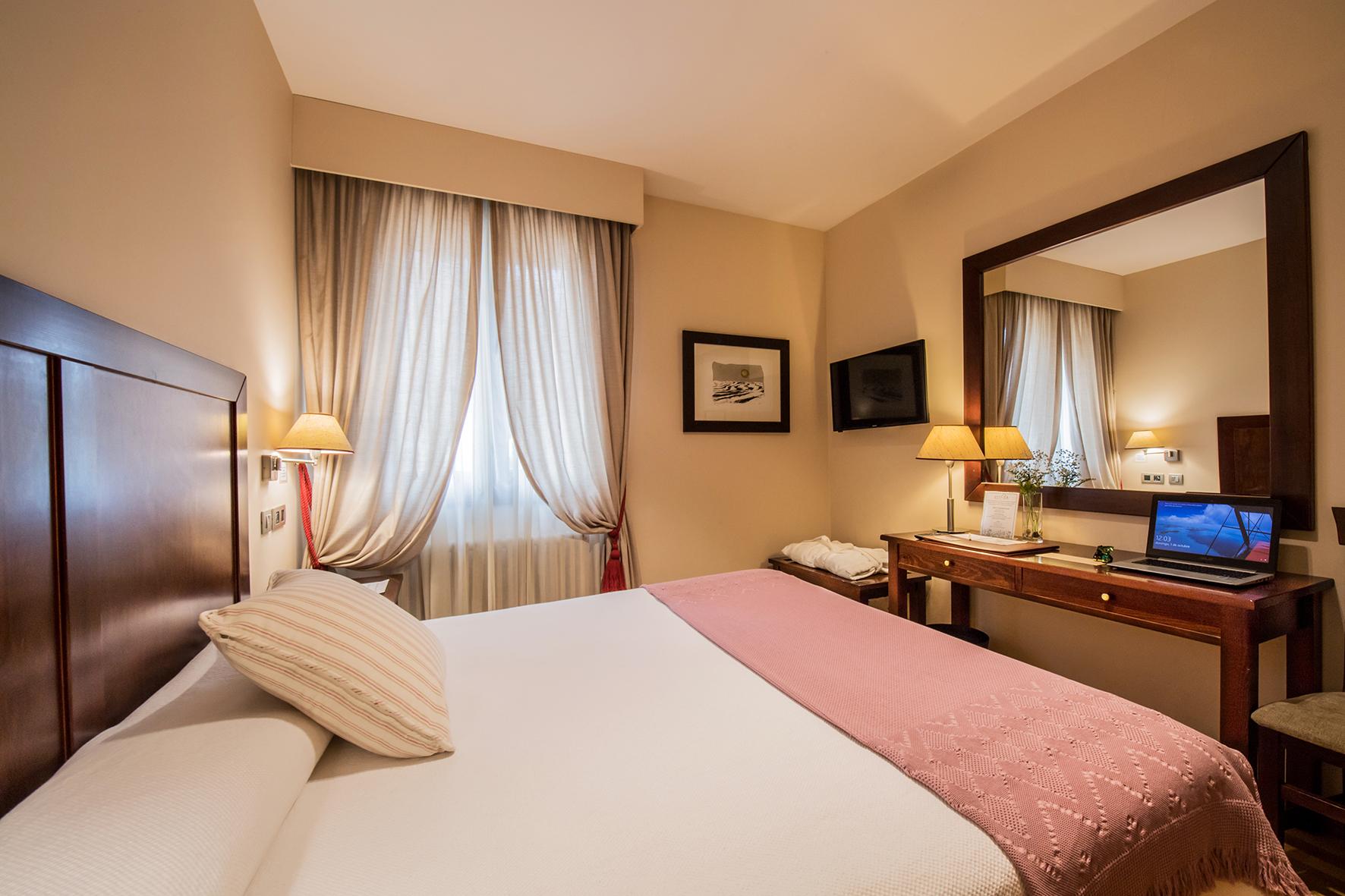 Hotel Villa Virginia Sabinanigo Ngoại thất bức ảnh