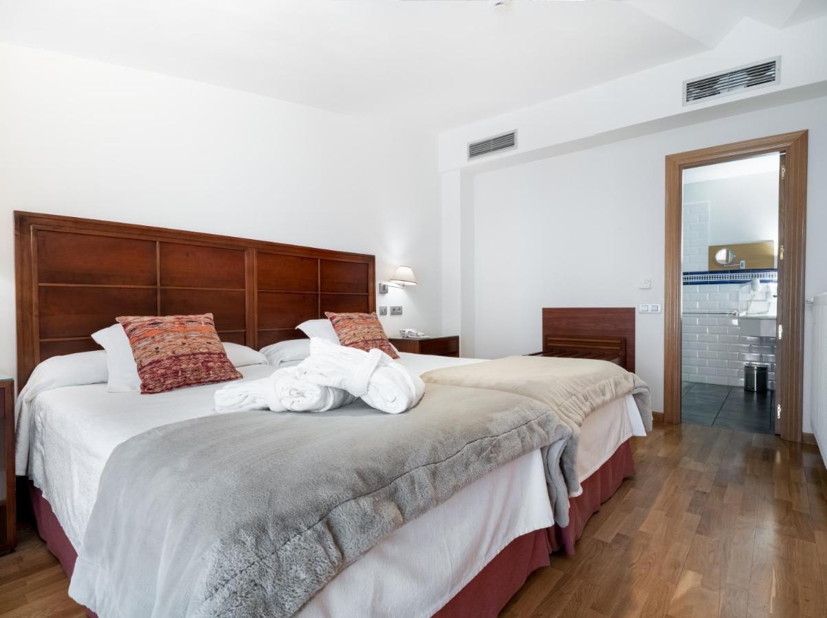 Hotel Villa Virginia Sabinanigo Ngoại thất bức ảnh