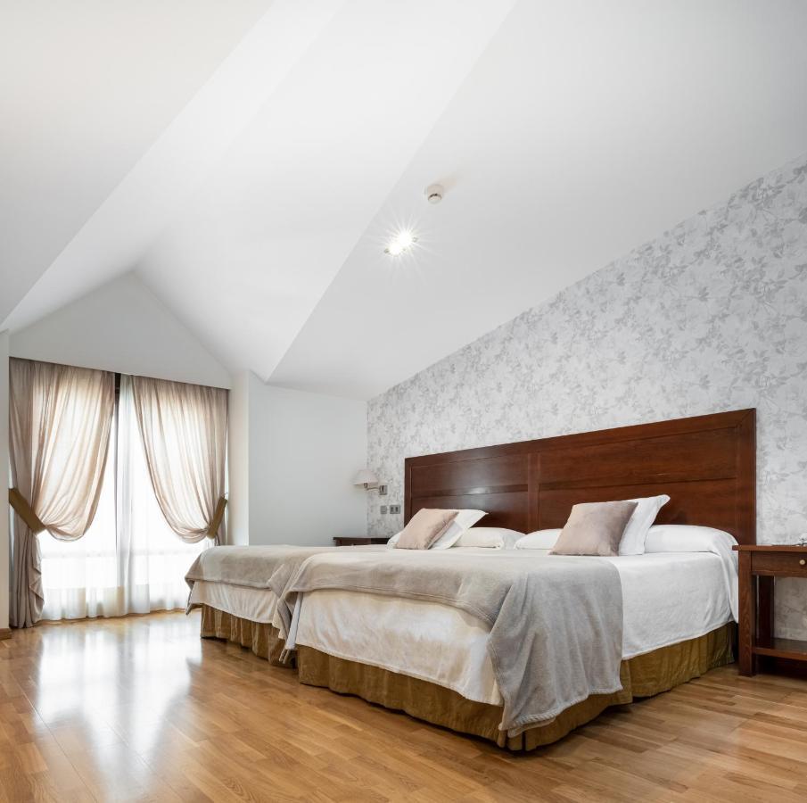 Hotel Villa Virginia Sabinanigo Ngoại thất bức ảnh