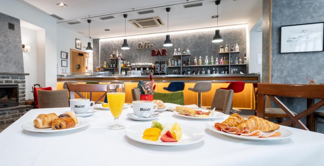 Hotel Villa Virginia Sabinanigo Ngoại thất bức ảnh