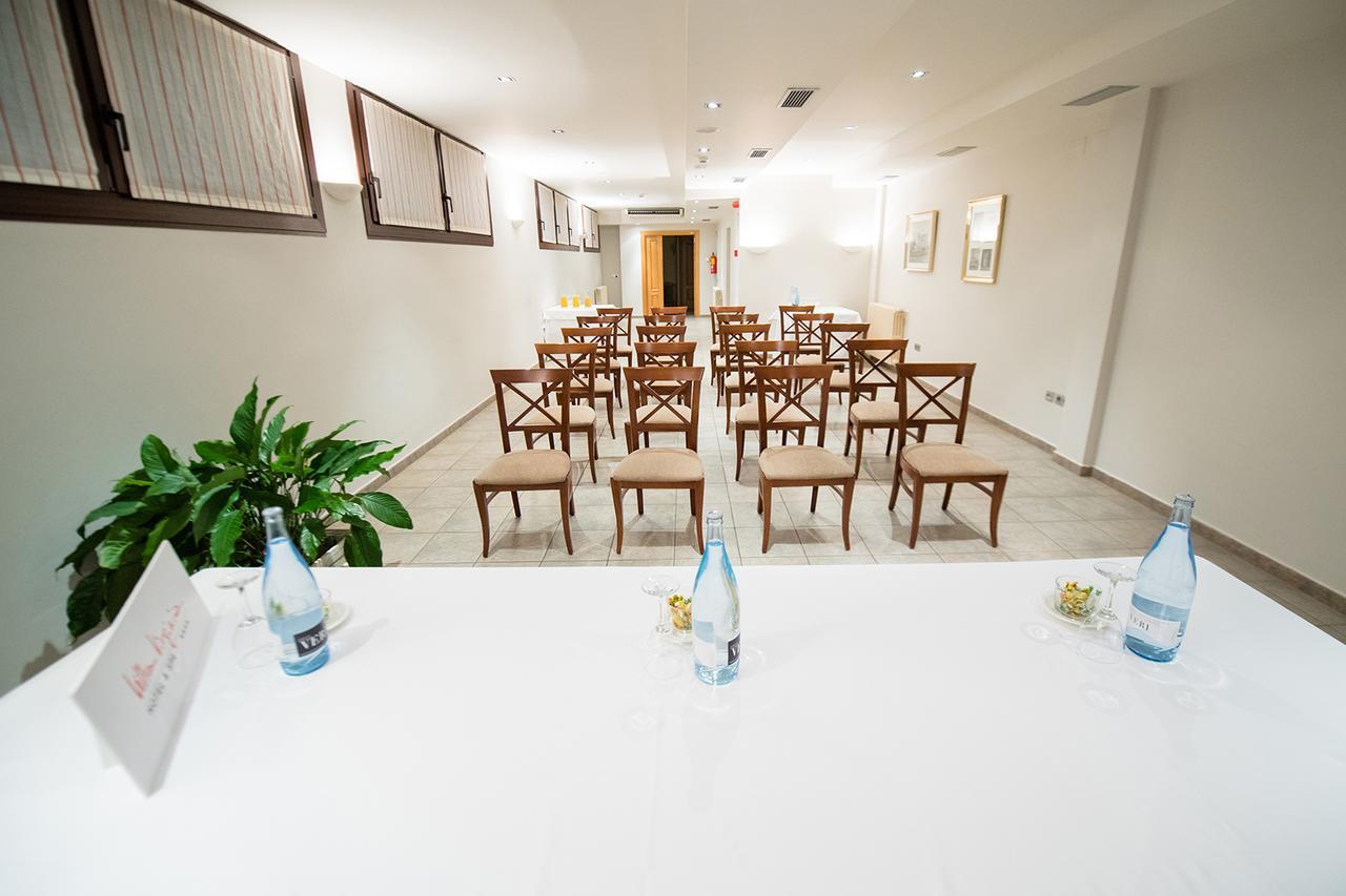 Hotel Villa Virginia Sabinanigo Ngoại thất bức ảnh